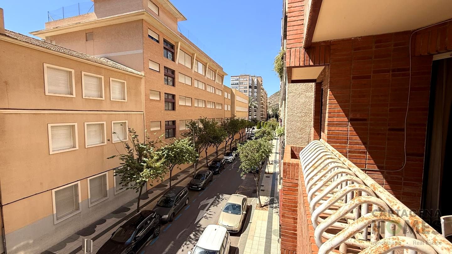 Jiménez de la Espada. Una de las pocas. en Cartagena Centro — foto 12