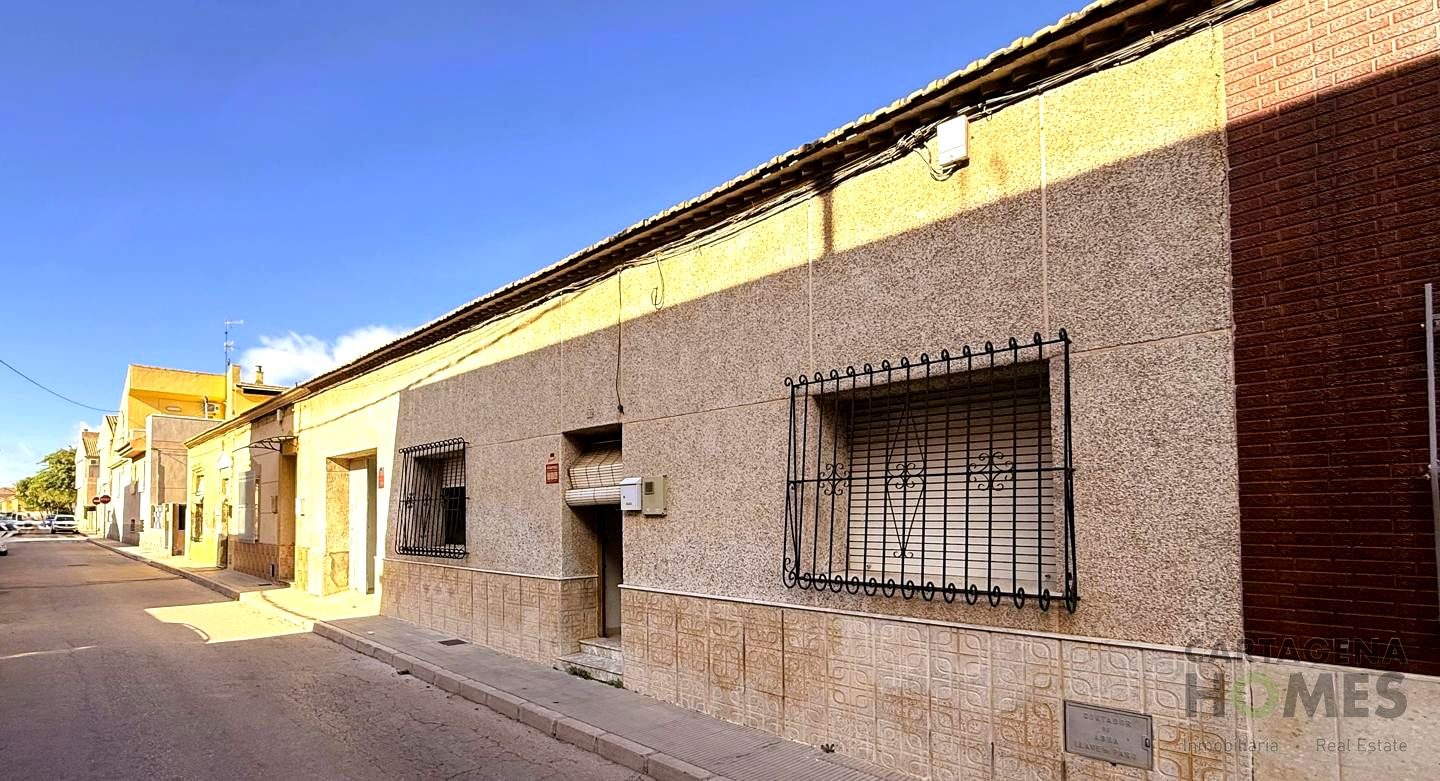 Planta Baja En Los Dolores en Los Dolores — en venta