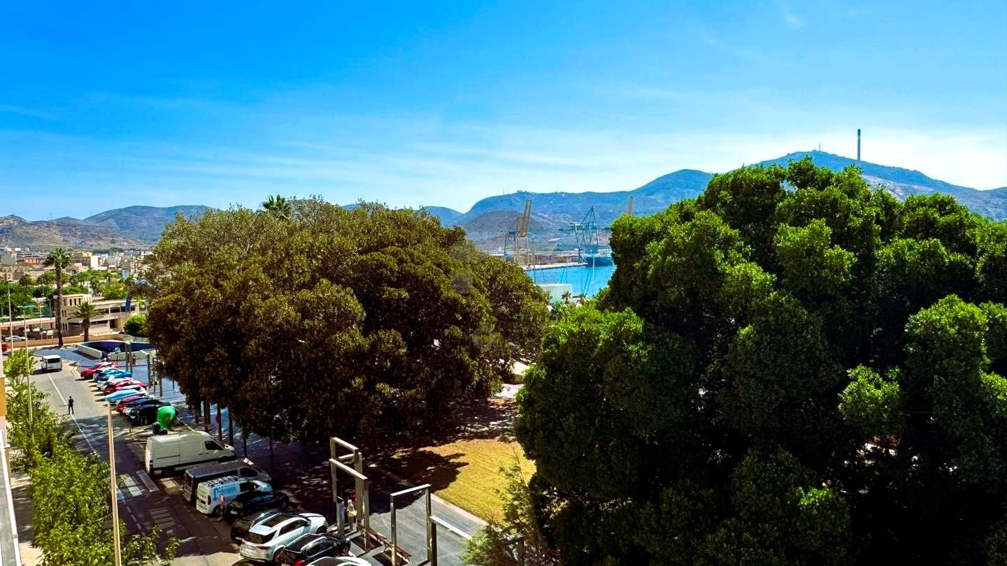 Pisazo En La Muralla Del Mar Con Garaje Y Trastero en Casco Antiguo — foto 4