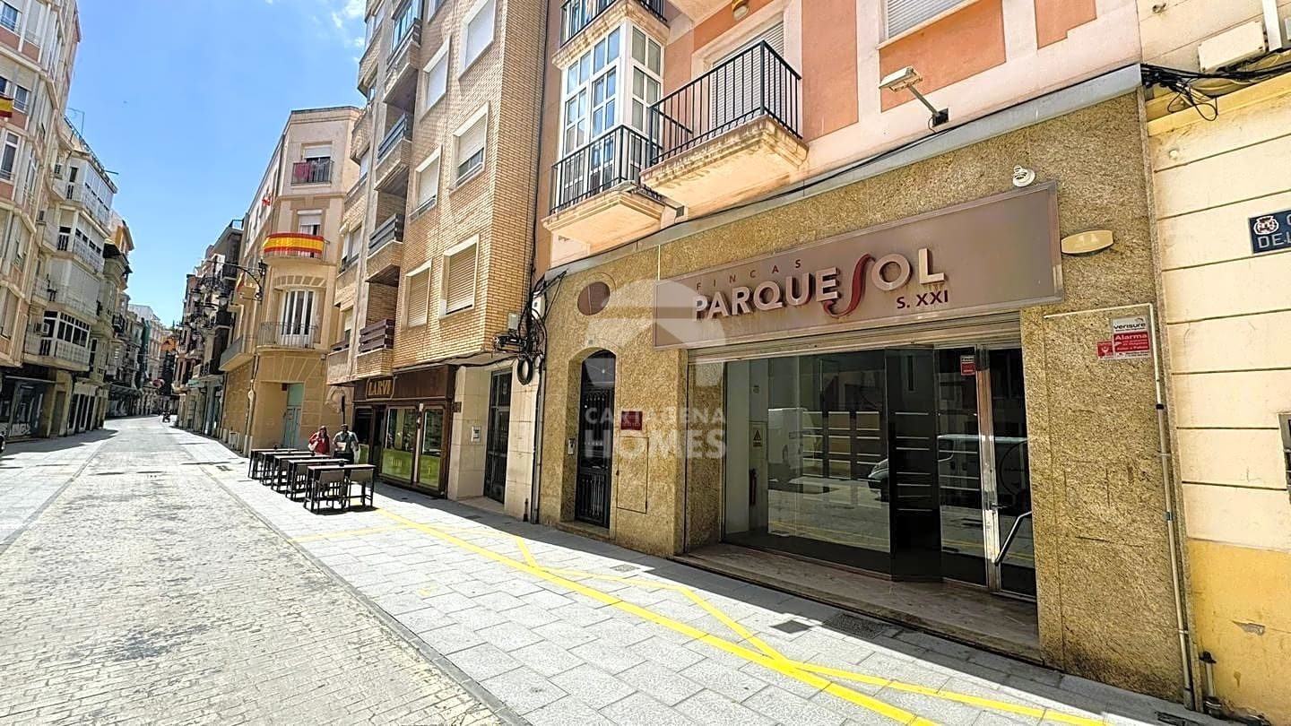 Excelente Local En 2 Plantas En Pleno Centro! en Casco Historico — foto 2