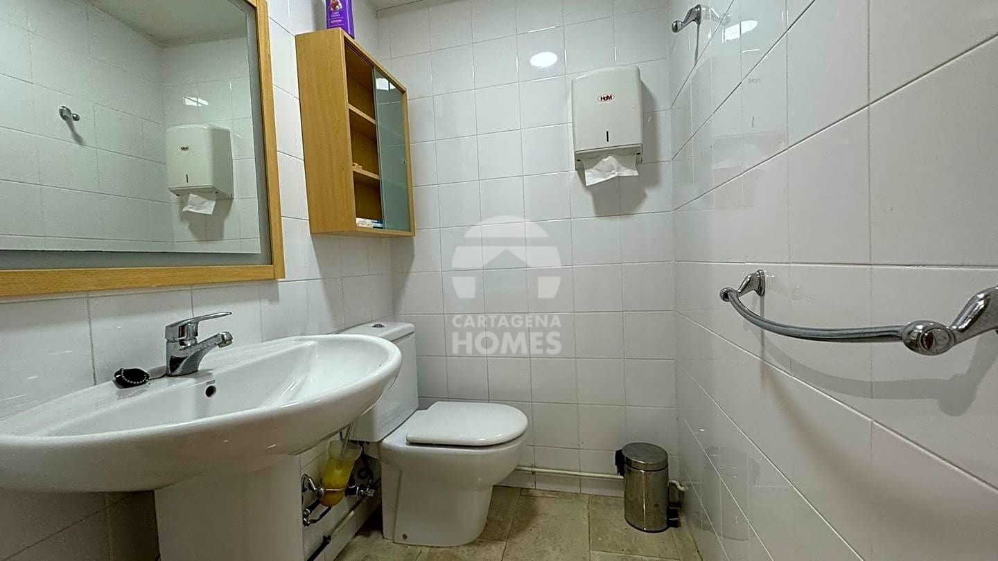 Excelente Local En 2 Plantas En Pleno Centro! en Casco Historico — foto 12