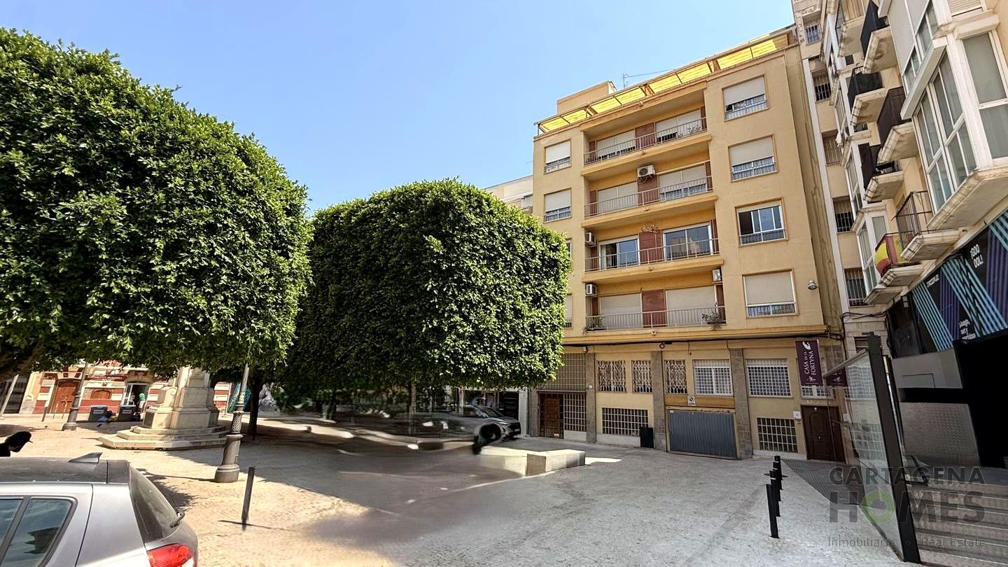 Gran Piso En Plaza Risueño en Casco Historico — en venta